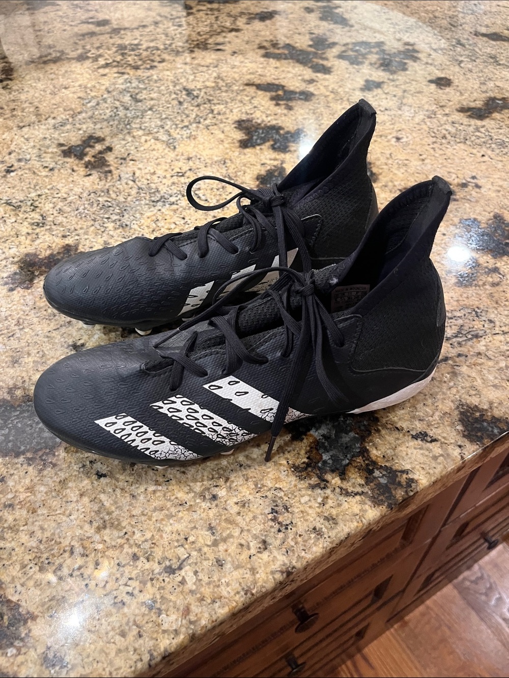 adidas Black and White Men's Soccer Cleats predator size 6